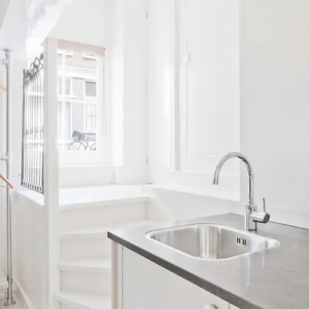 Luna's Hideaway Bed & Breakfast Amsterdam